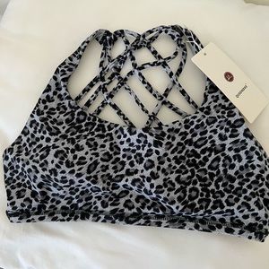 QUEENIEKE Womens Yoga Sport Bra Light Support Strappy Free to Be Bra